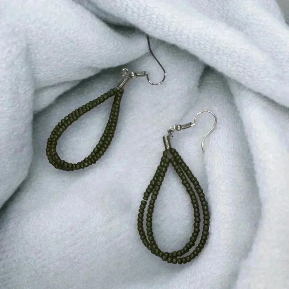 Hand crafted Green beaded 2 piece jewelry set - Picture 2 of 3